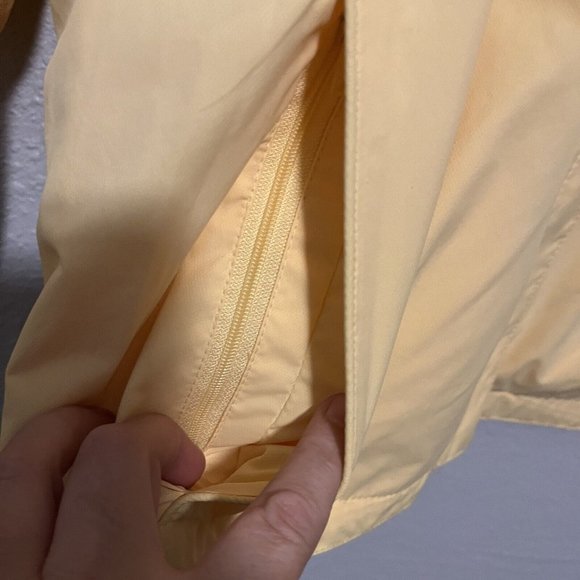 Izod Yellow lightweight jacket W/zip off sleeves & mesh lining Size Large - Picture 4 of 11